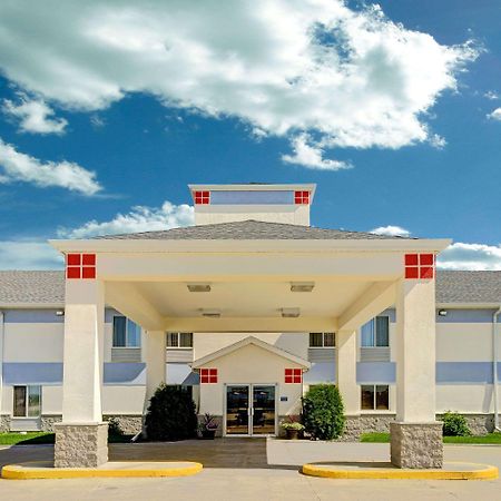 瓦佩顿贝蒙特套房酒店 Wahpeton 外观 照片